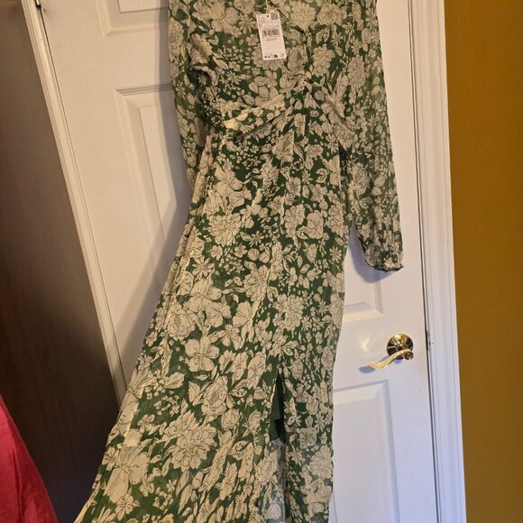 Dresses with tags - Picture 6 of 16